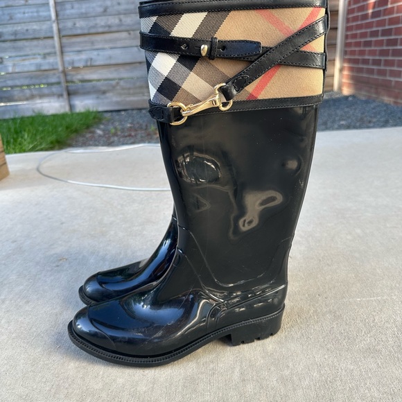 Burberry rain boots - Picture 5 of 6